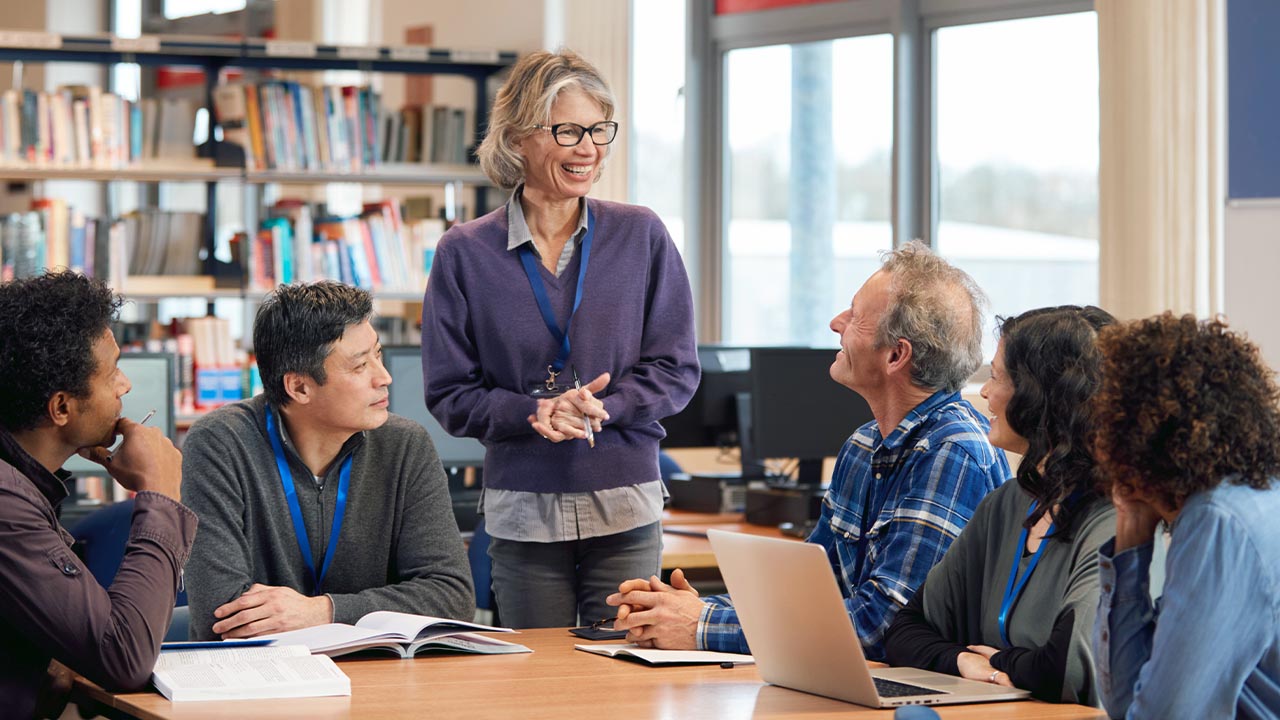 6 Reasons Garment Decorators Need To Sell Team Spirit Wear | DecoNetwork