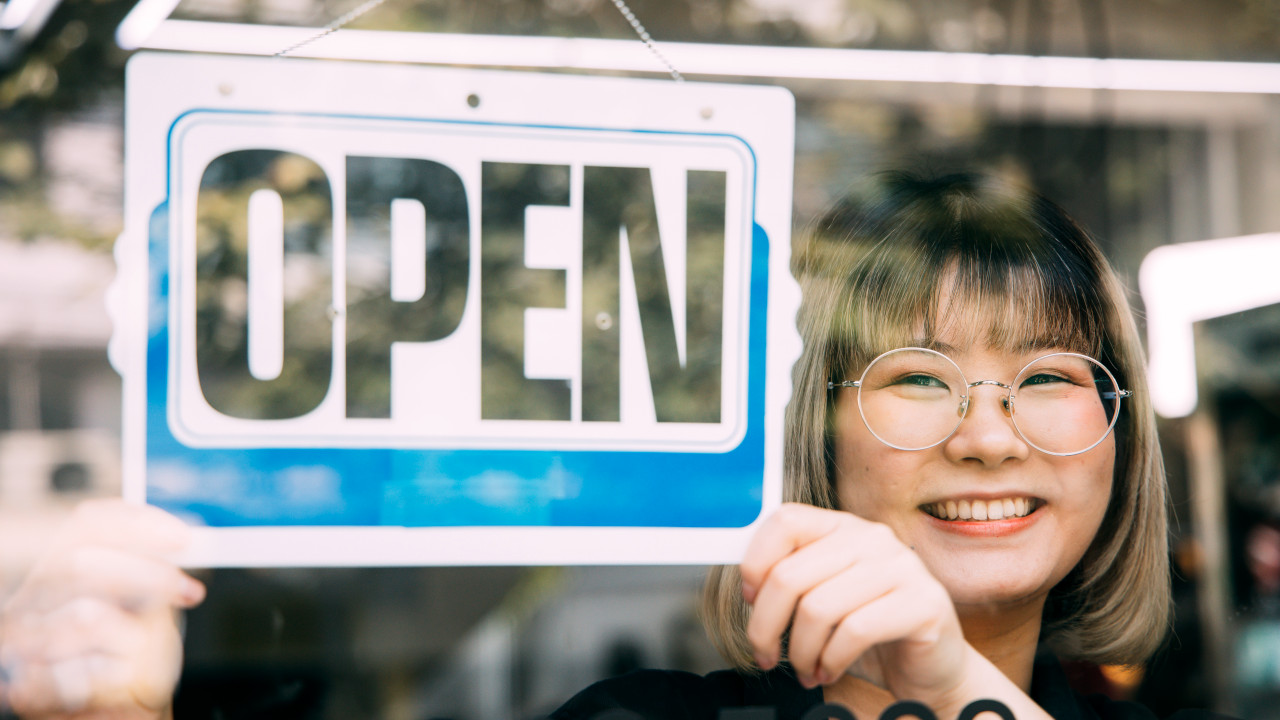 You are currently viewing E-Commerce or Brick-And-Mortar for Screen Printing?