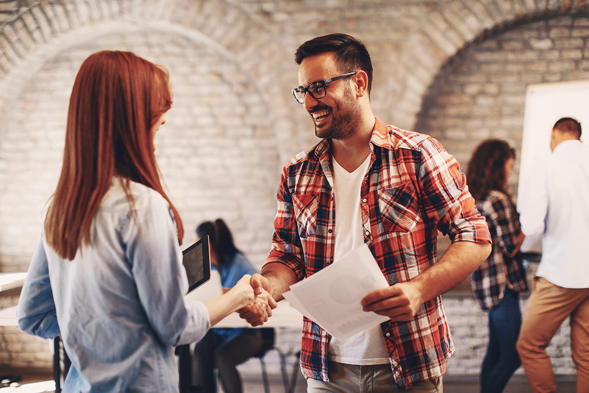 You are currently viewing 4 Tips: Building B2B Relationships For Screen Printing Sales